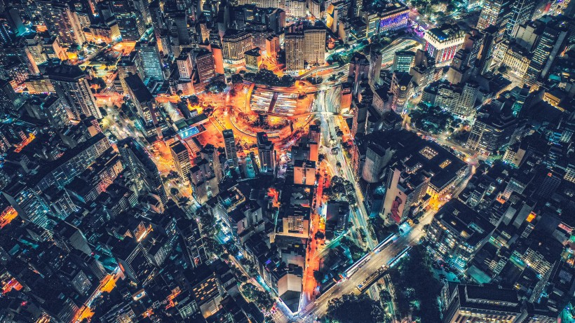 燈火輝煌的城市夜景圖片