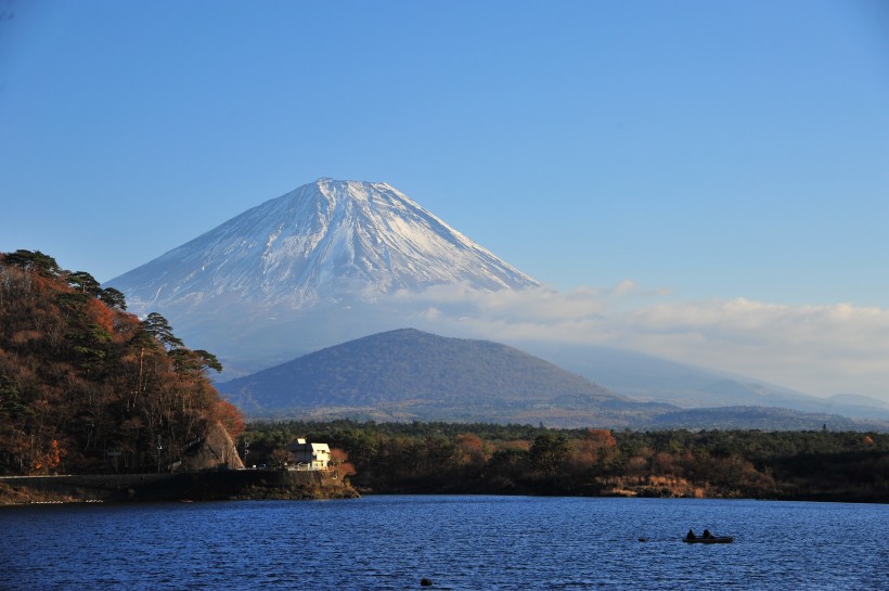 日本最高的山峰富士山優美的自然風景圖片