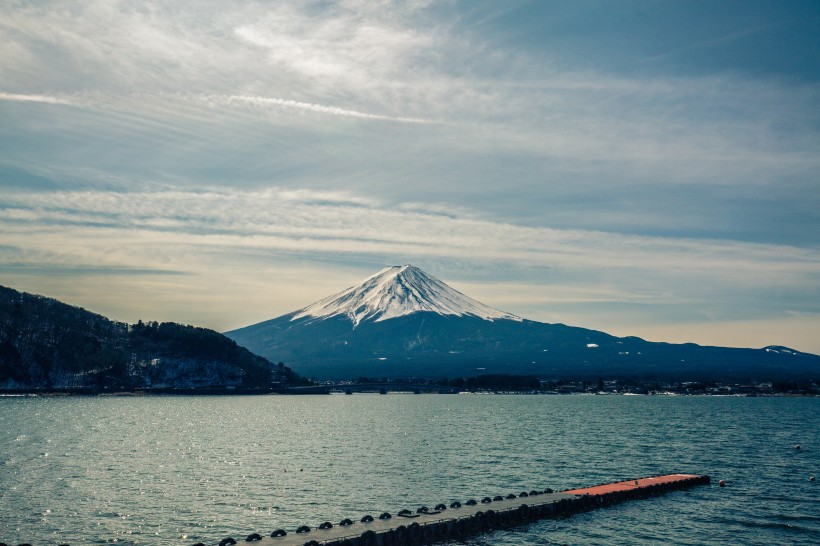 日本最高的山峰富士山優美的自然風景圖片