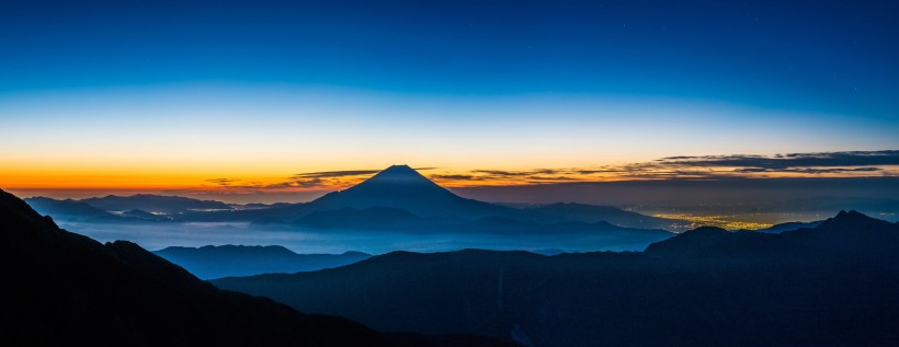日本最高的山峰富士山優美的自然風景圖片