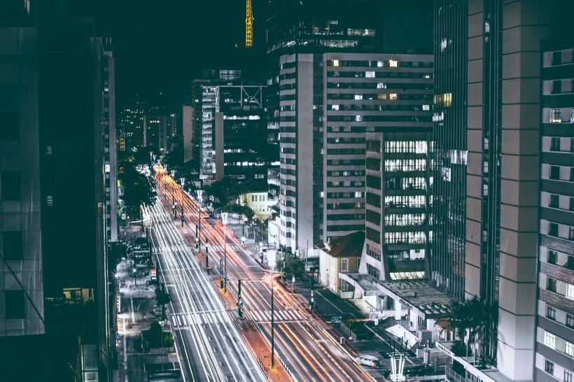 城市溫暖的燈光風景圖片