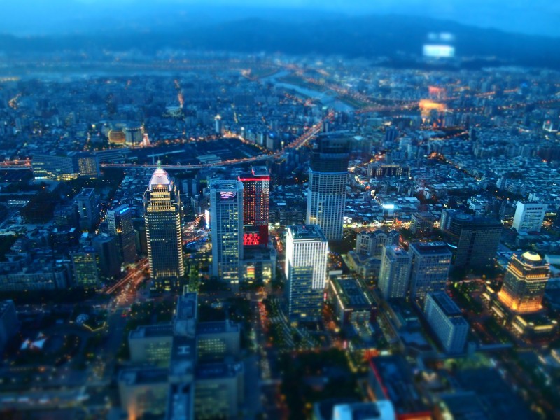 繁華璀璨的城市夜景風景圖片
