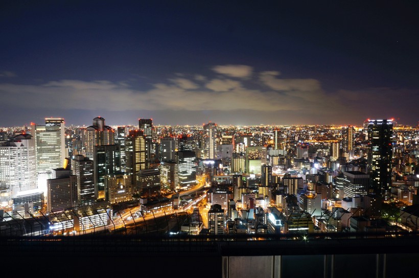 繁華璀璨的城市夜景風景圖片