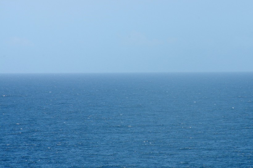 日本沖繩清澈的海水風景圖片