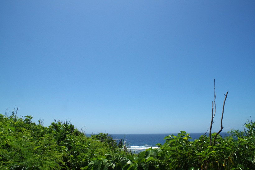 日本沖繩清澈的海水風景圖片