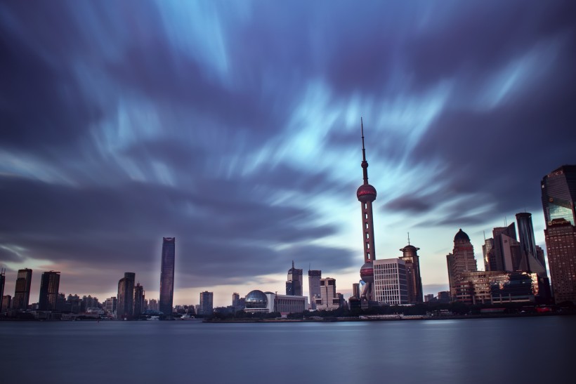 繁華的上海黃浦江城市風景圖片