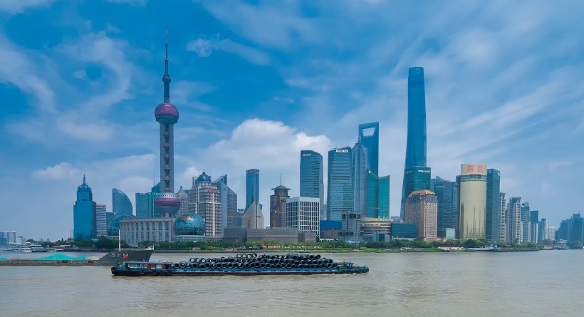 繁華的上海黃浦江城市風景圖片