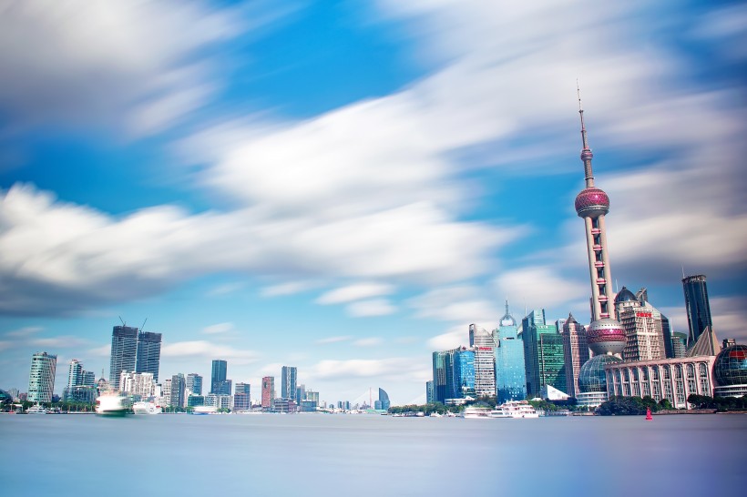 繁華的上海黃浦江城市風景圖片