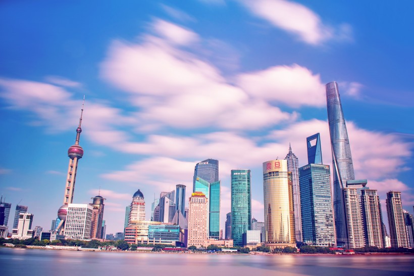 繁華的上海黃浦江城市風景圖片
