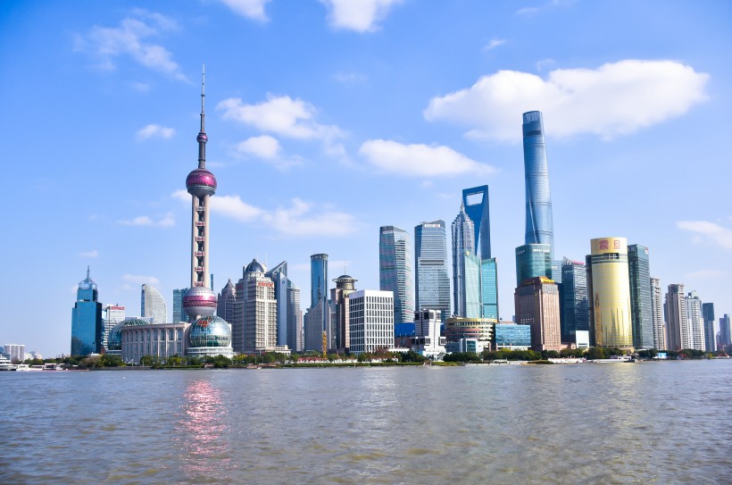 繁華的上海黃浦江城市風景圖片
