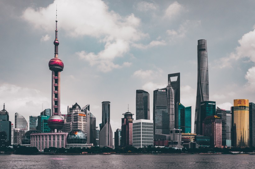 繁華的上海黃浦江城市風景圖片