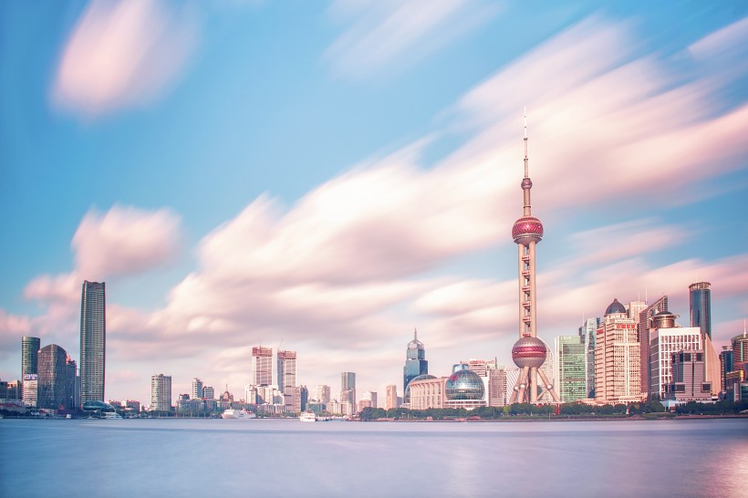 繁華的上海黃浦江城市風景圖片