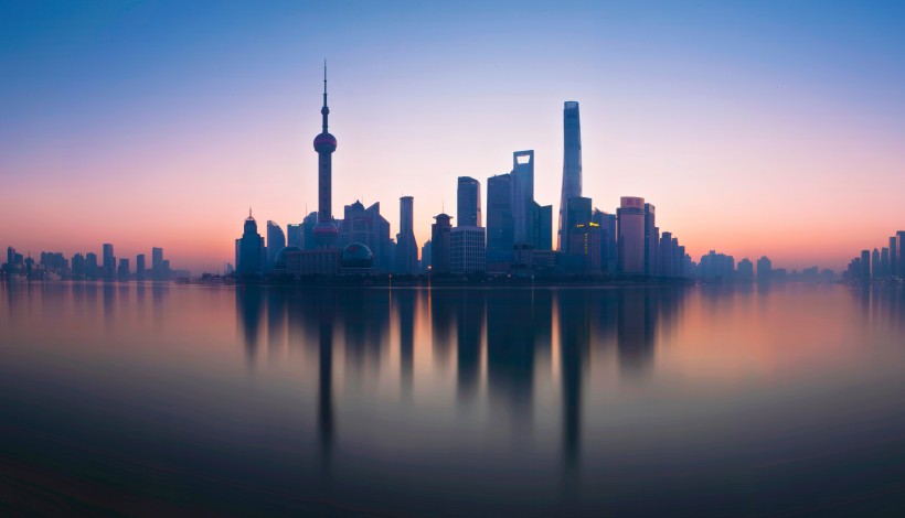 繁華的上海黃浦江城市風景圖片