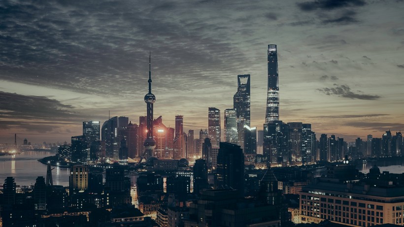 繁華的上海黃浦江城市風景圖片