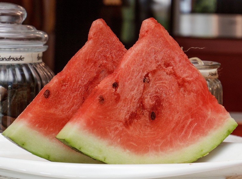 夏季消暑降溫清涼的西瓜圖片