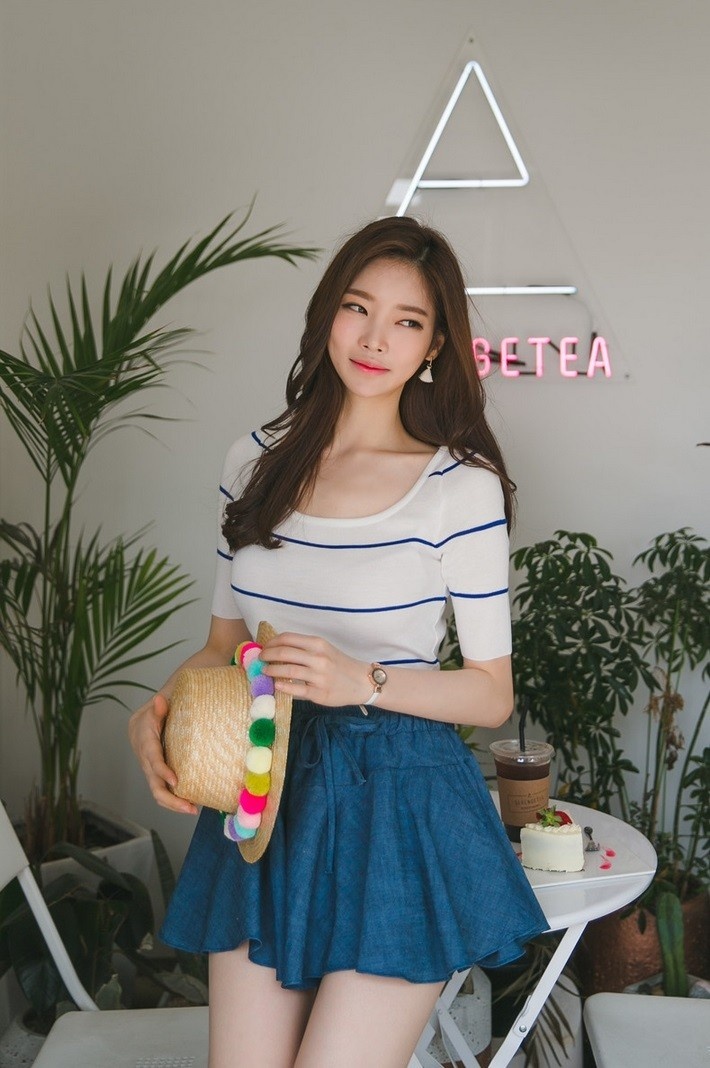 韓國國寶級美女模特樸正允修身藍色淑女裙圖片