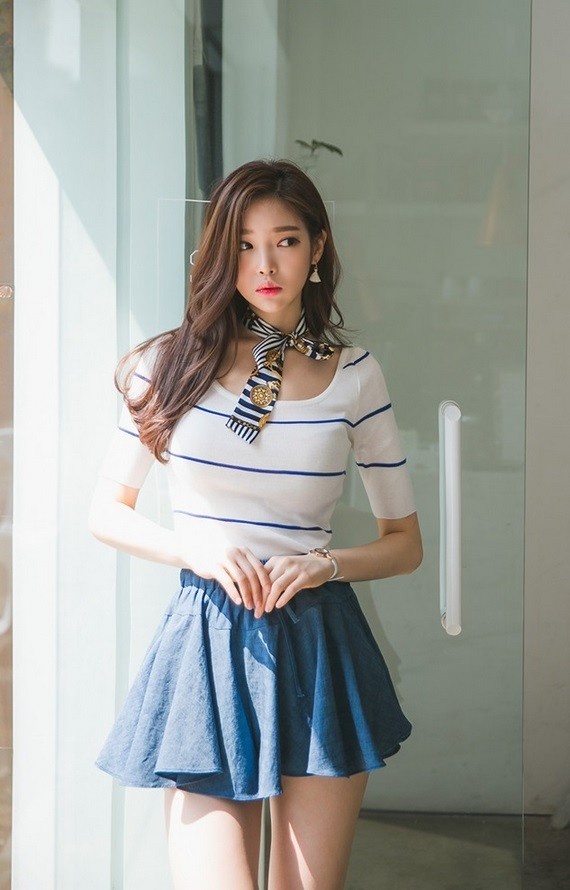 韓國國寶級美女模特樸正允修身藍色淑女裙圖片
