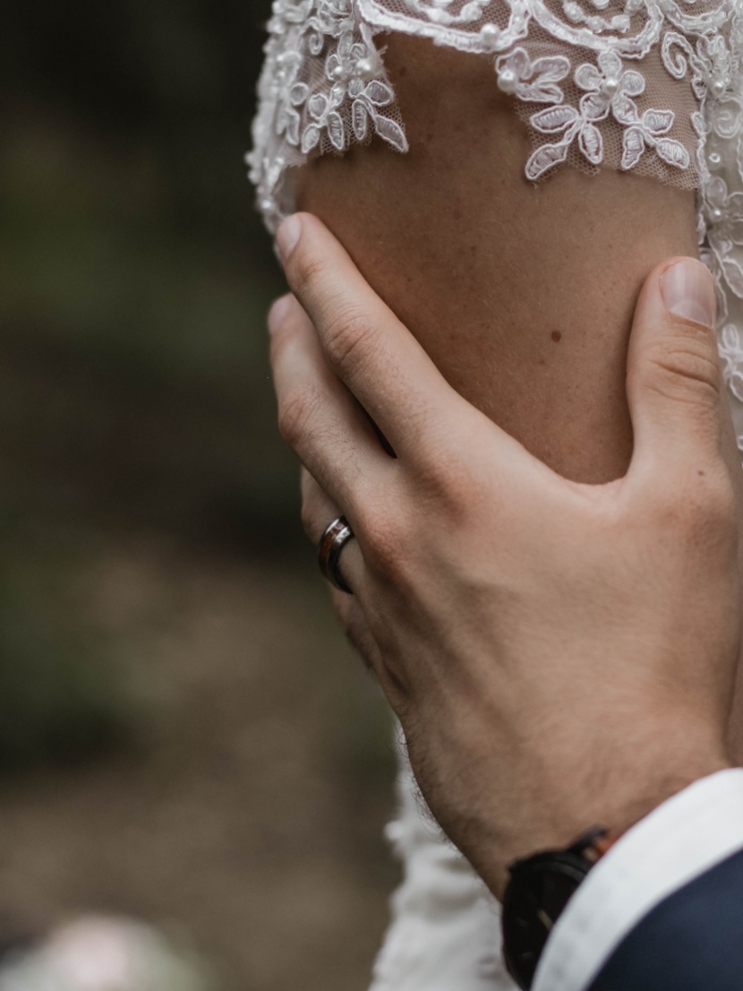 穿禮服婚紗的新郎新娘圖片