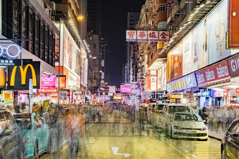 人頭攢動的街頭圖片