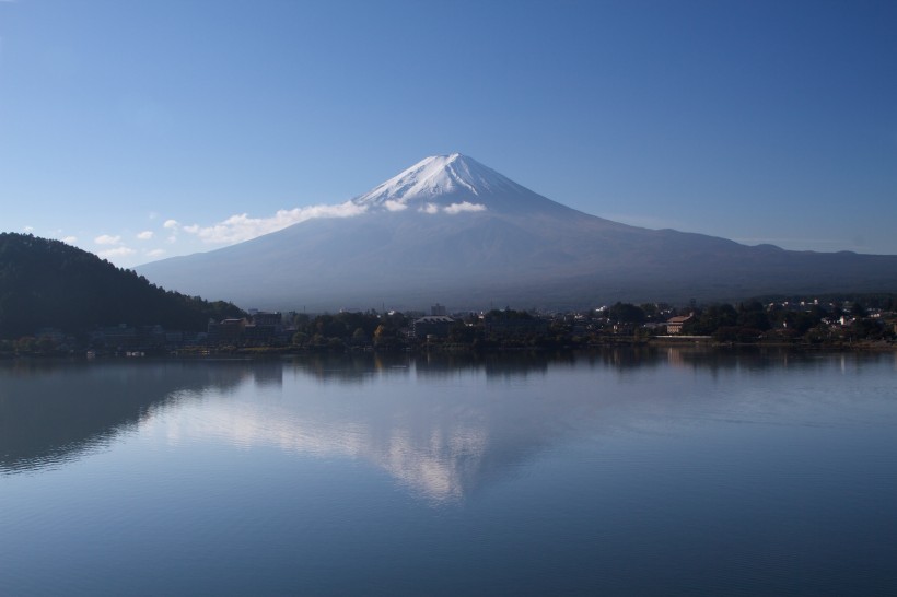 有積雪的富士山圖片