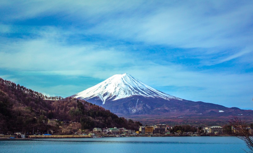 有積雪的富士山圖片