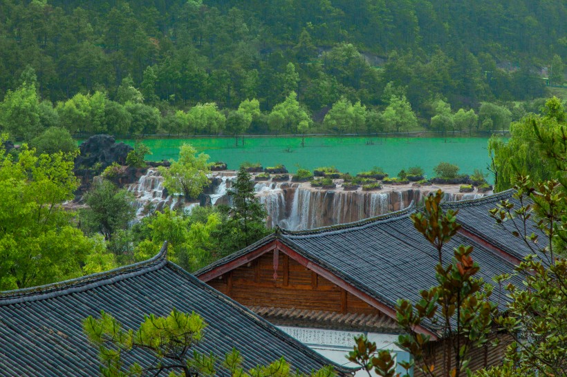 雲南麗江玉龍雪山藍月谷自然風景圖片