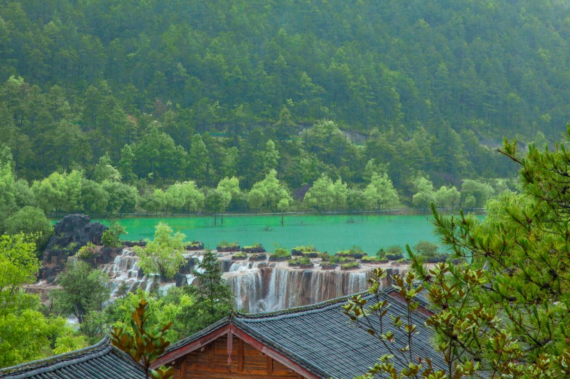 雲南麗江玉龍雪山藍月谷自然風景圖片