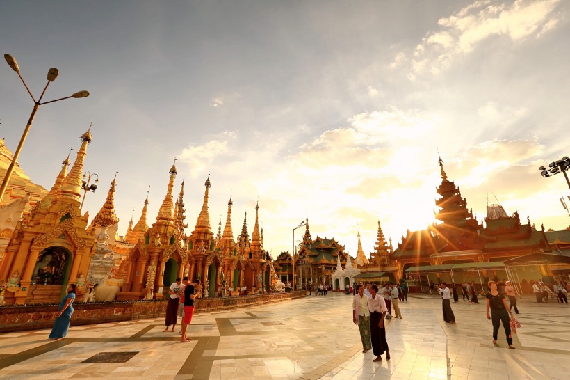 緬甸瑞光大金塔建築風景圖片
