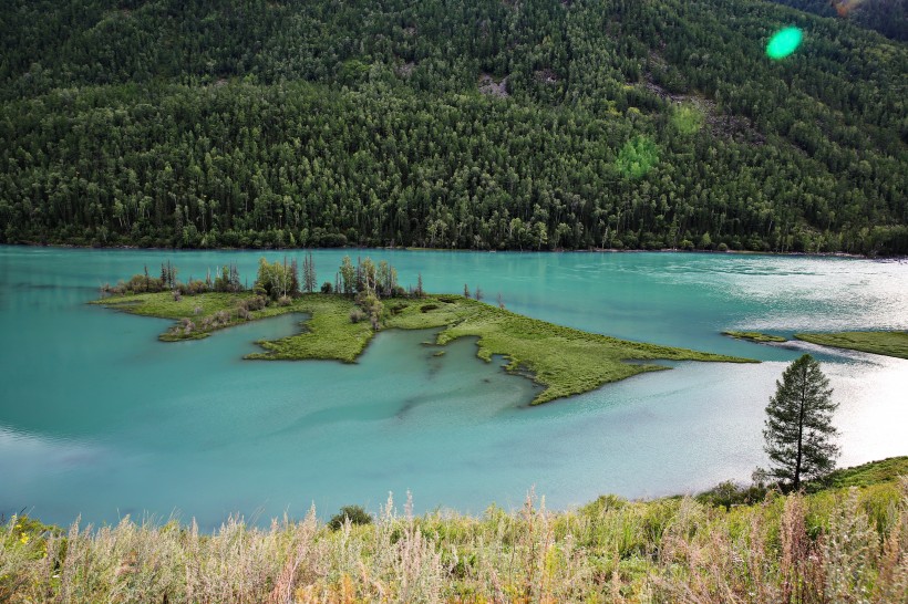 新疆喀納斯卧龍灣和神仙灣自然風景圖片