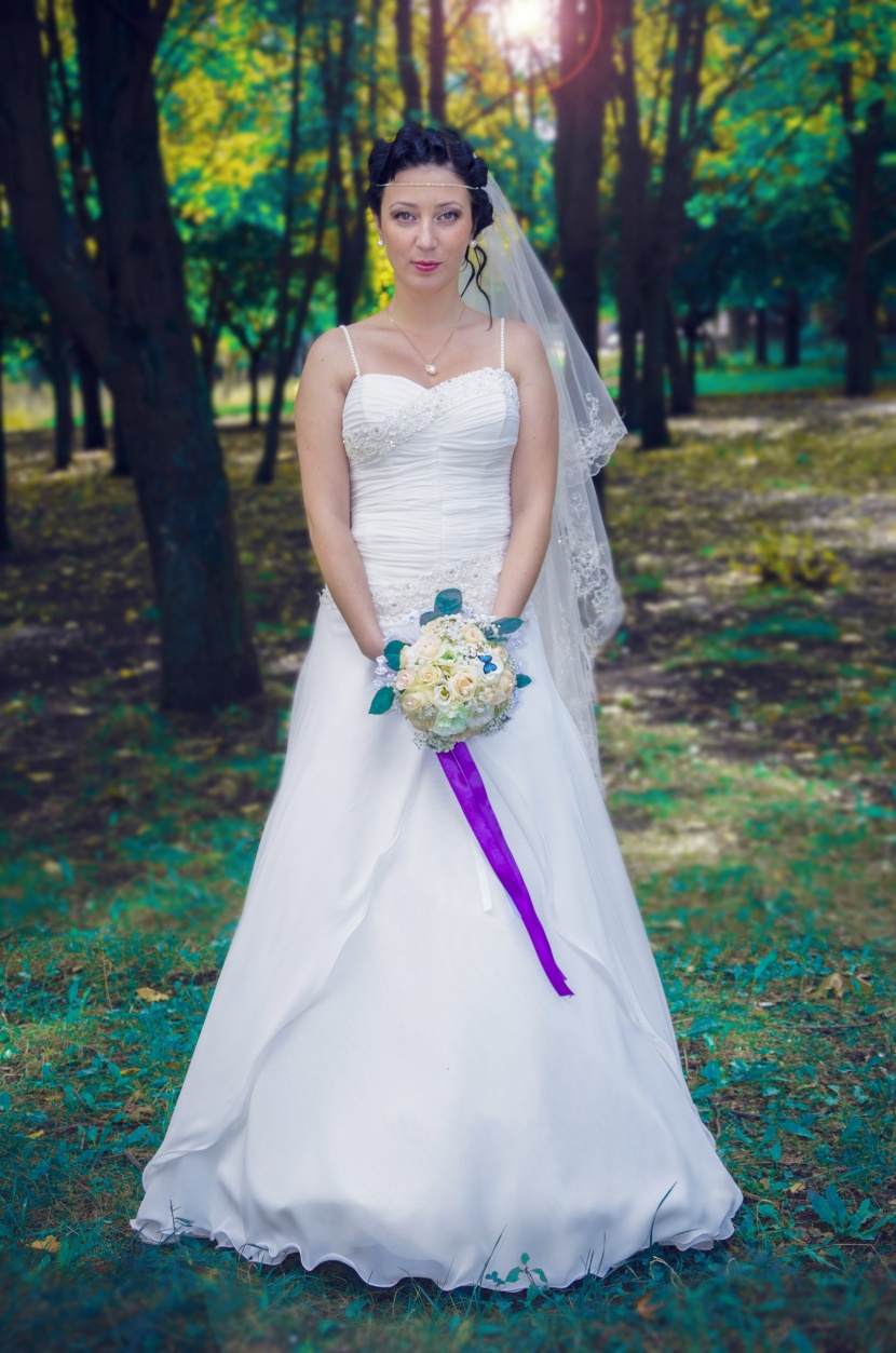 穿着婚紗的美女圖片