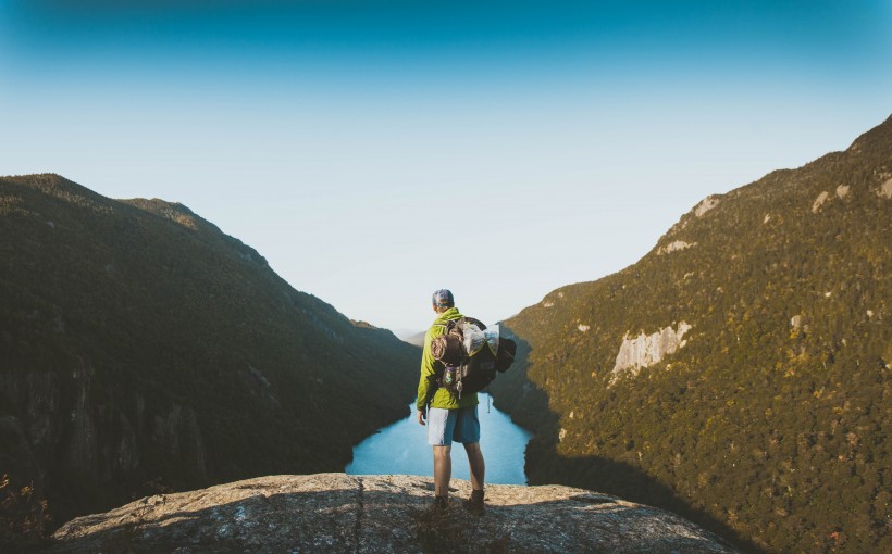 登山旅行的人物圖片