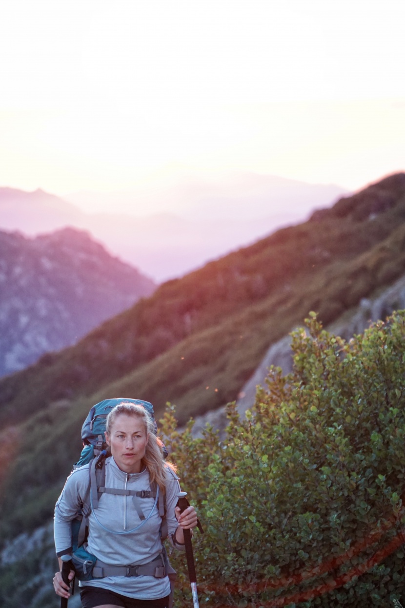 登山旅行的人物圖片