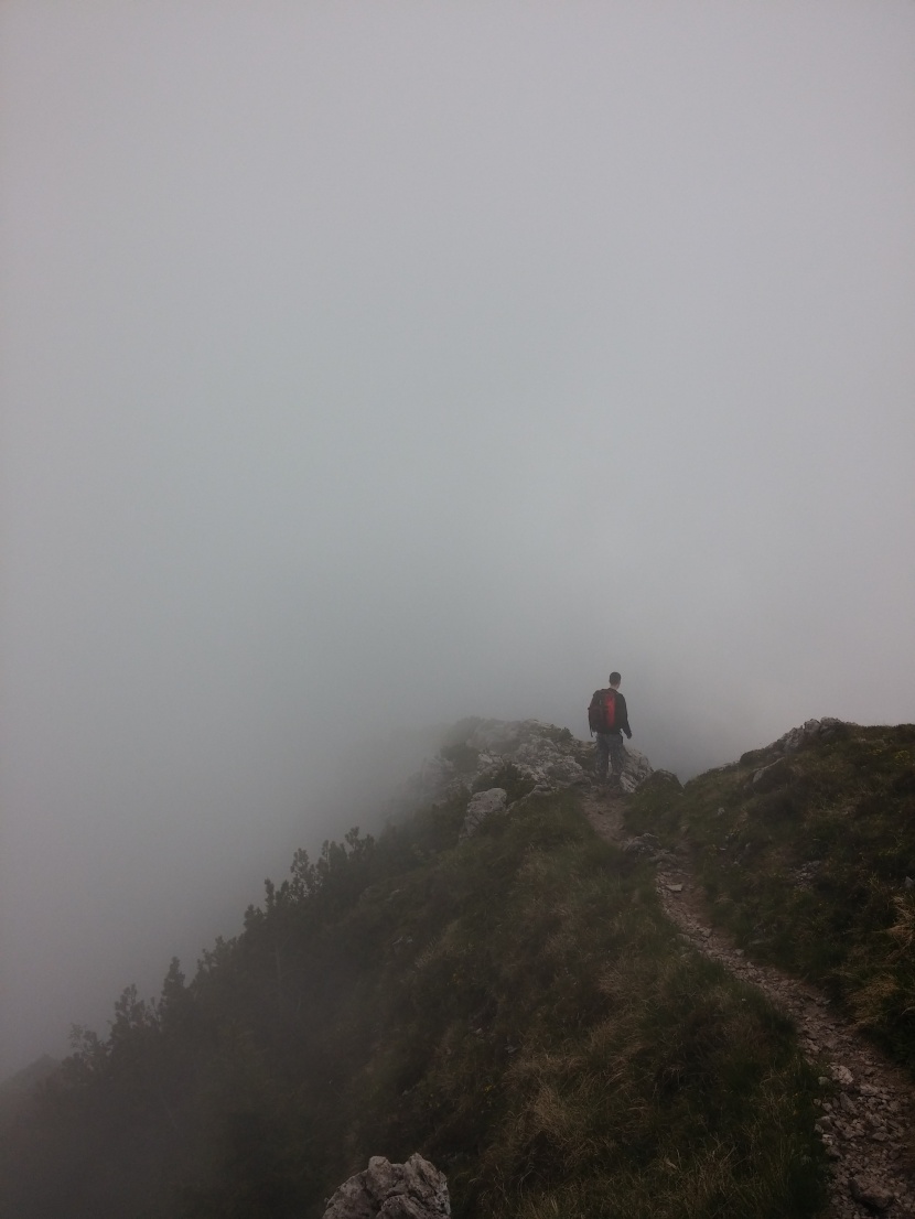 徒步旅行的旅遊愛好者圖片