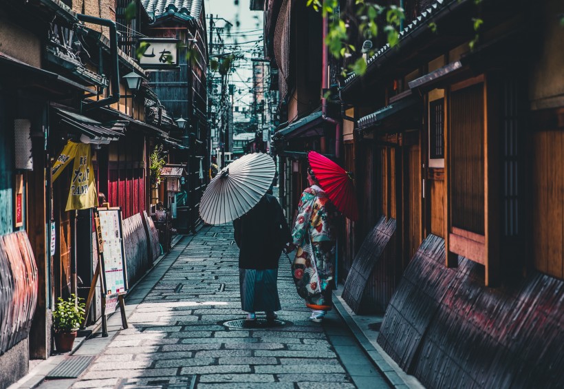 穿着傳統和服的日本人圖片