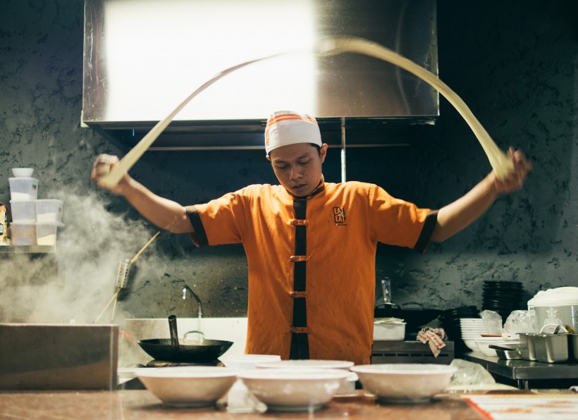 正在做飯的廚師圖片