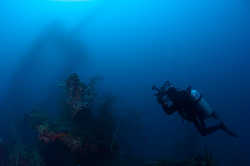 海底潛水人物圖片