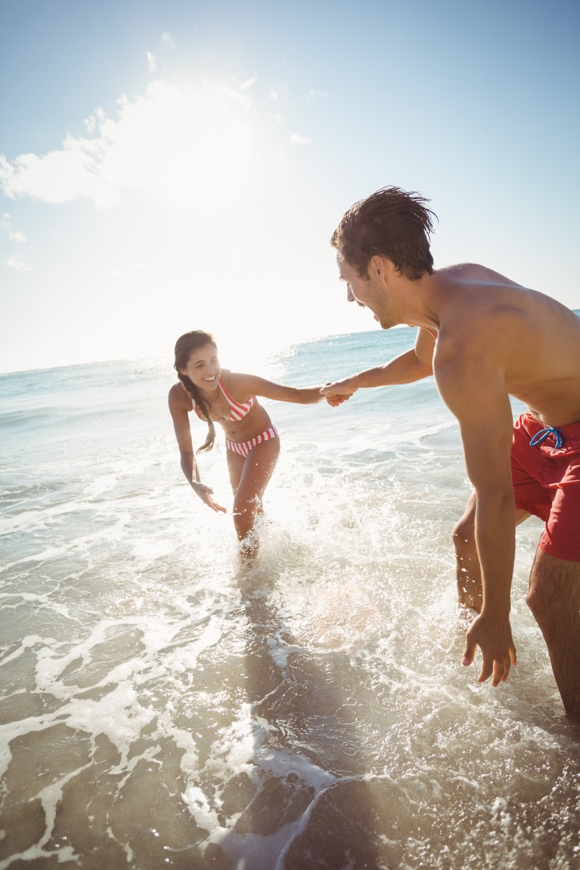 浪漫的情侶夫妻度假旅行圖片