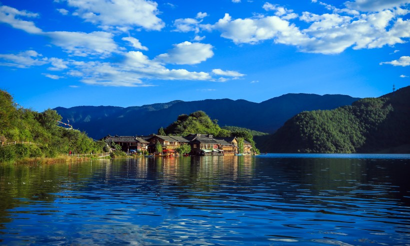 雲南滬沽湖風景圖片