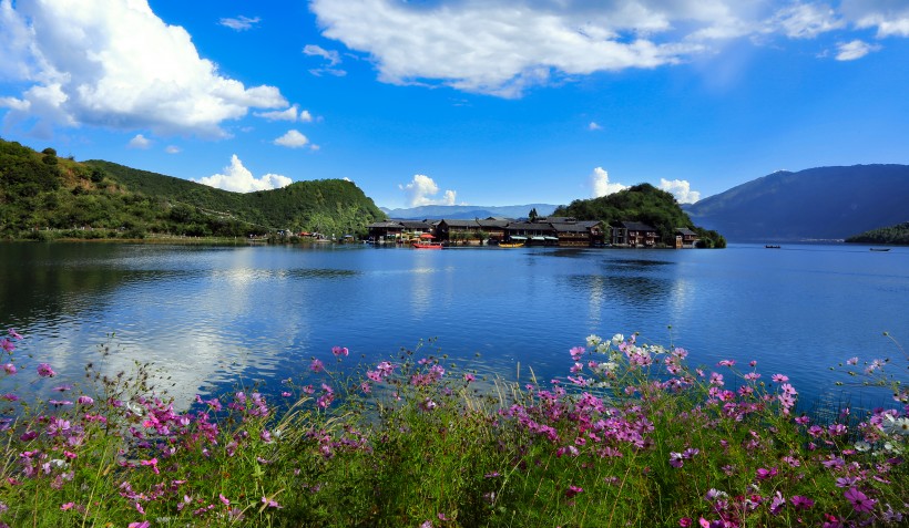 雲南滬沽湖風景圖片