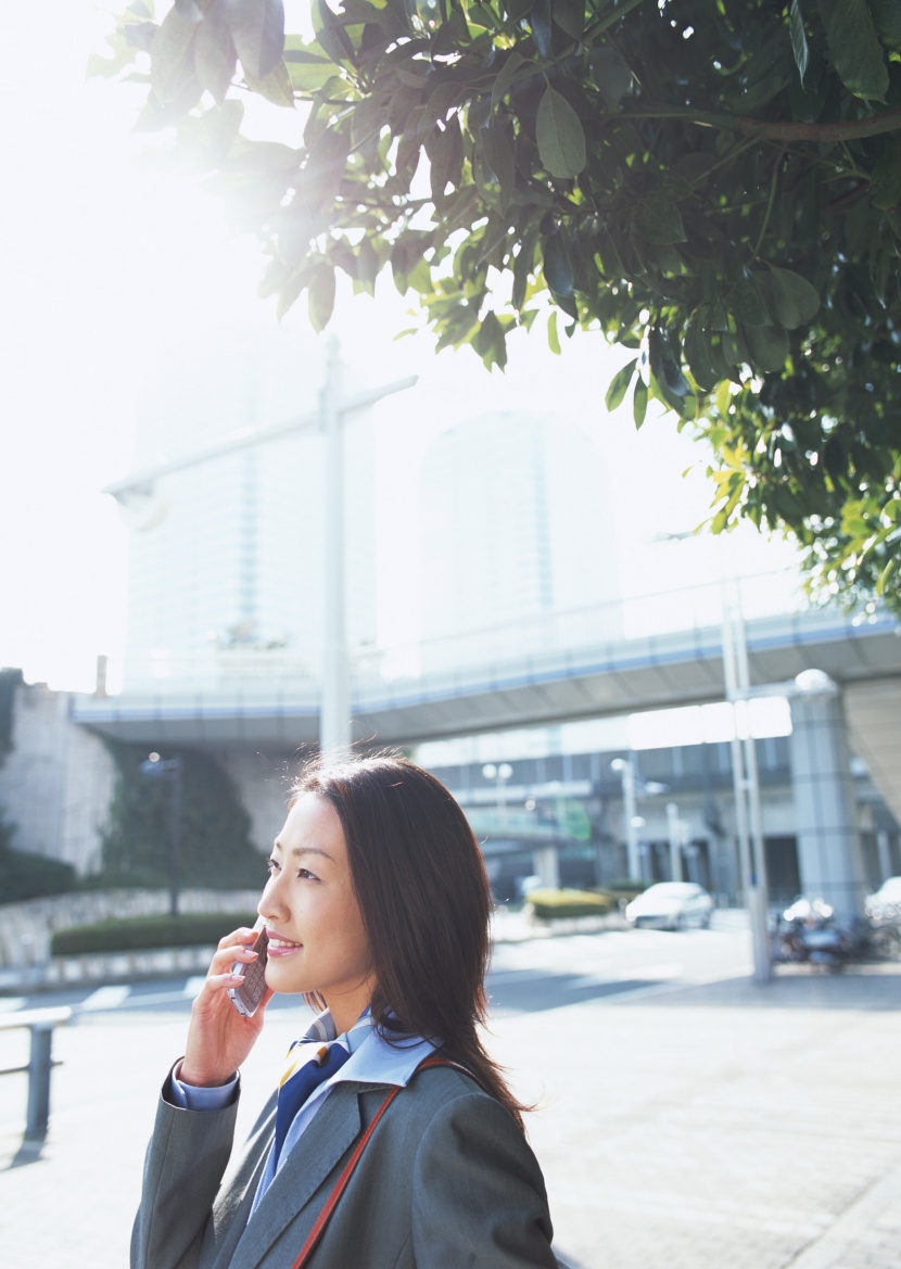 打電話的白領女性圖片