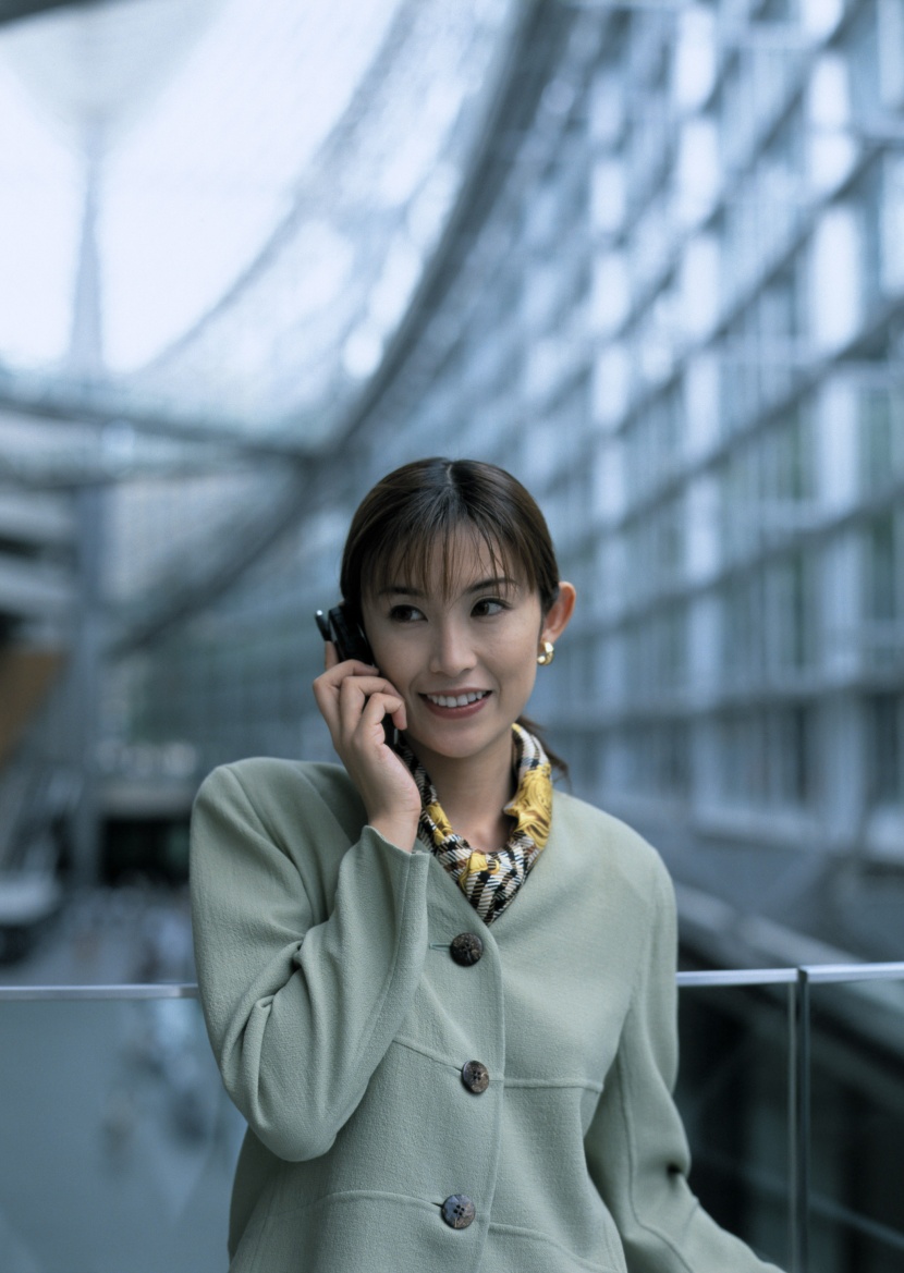 打電話的商業女性圖片