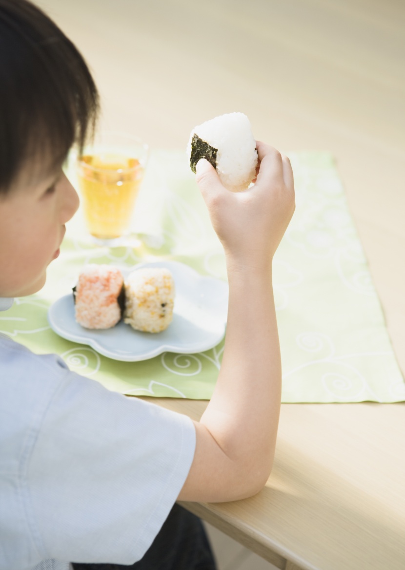 兒童吃飯圖片