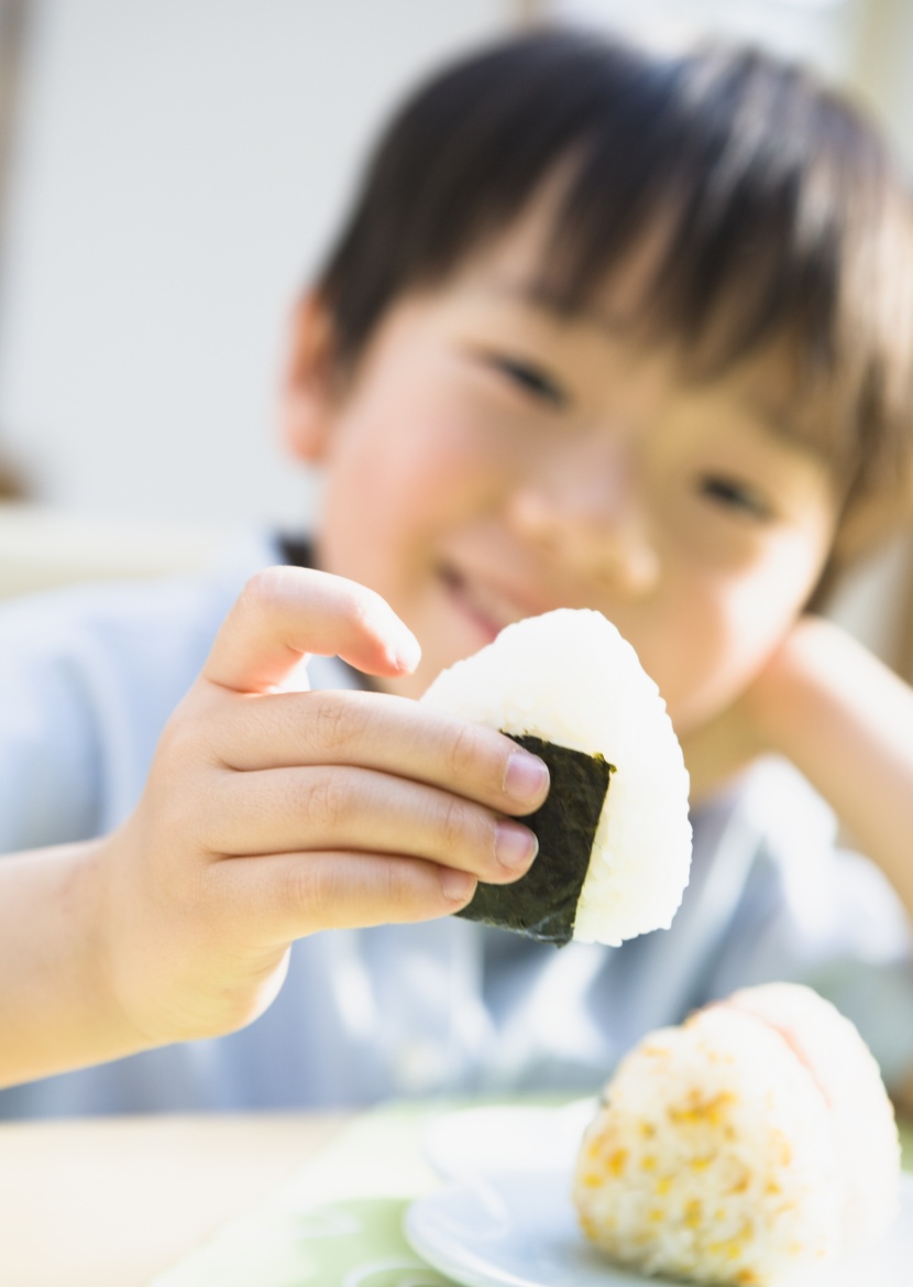 兒童吃飯圖片