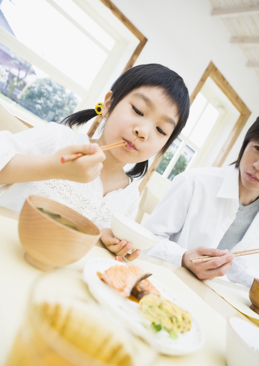 兒童吃飯圖片