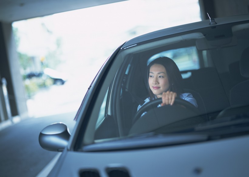 女性開車圖片