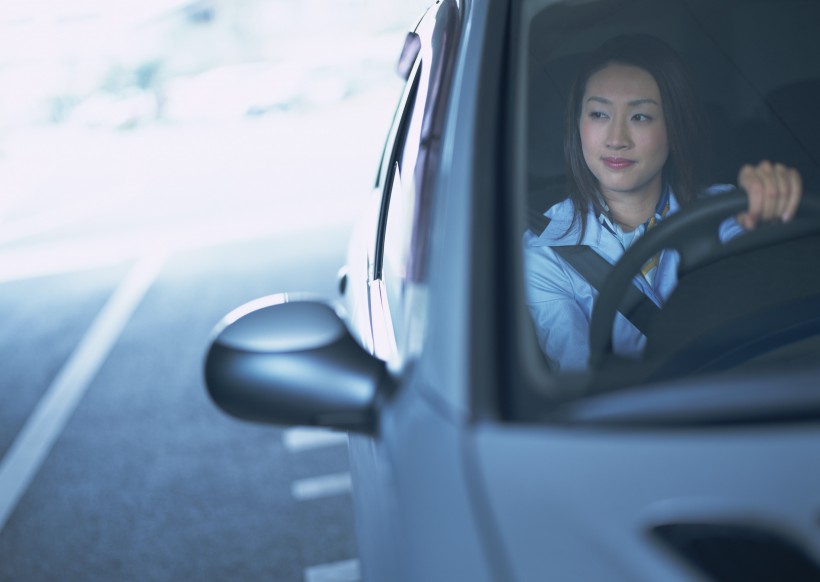 女性開車圖片