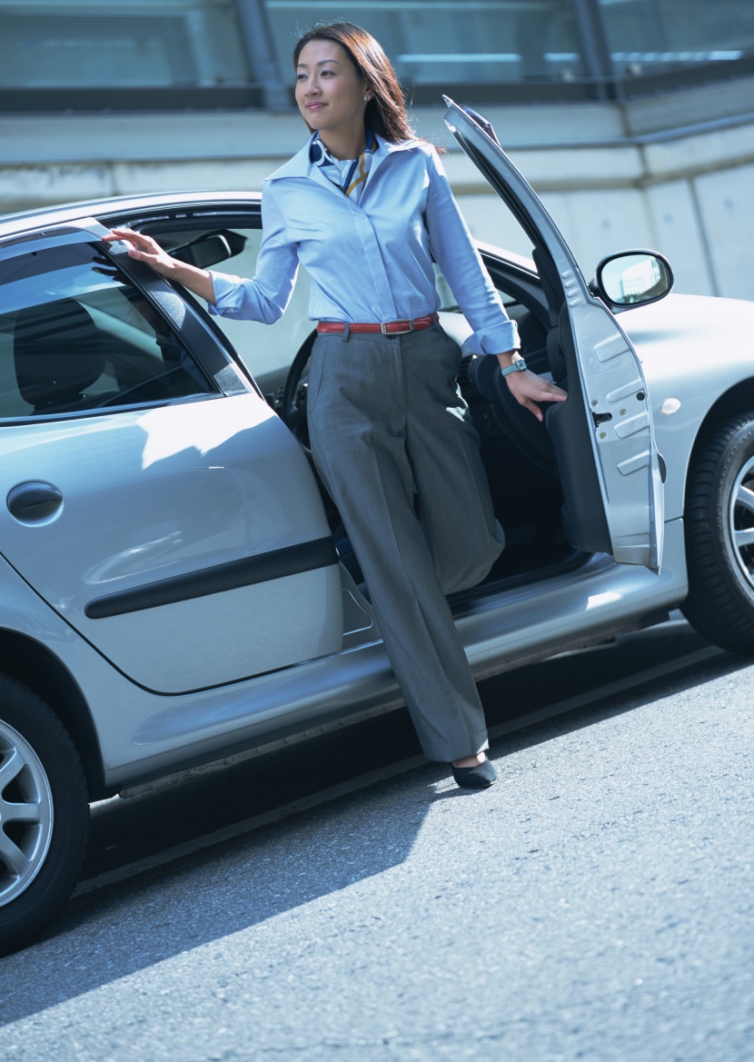 女性開車圖片