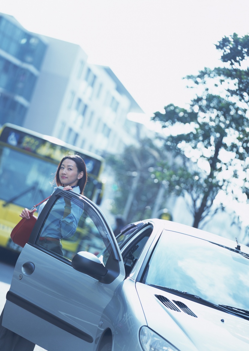 女性開車圖片