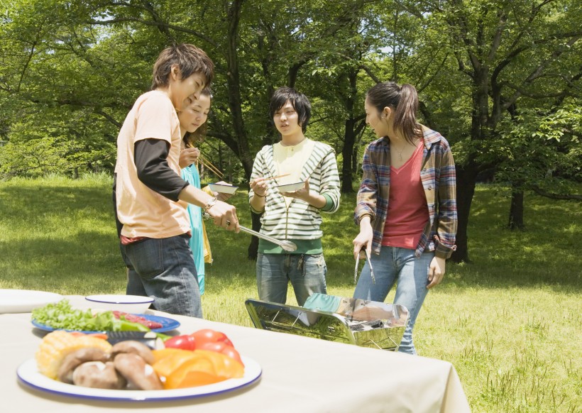 朋友戶外野餐圖片