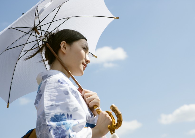 夏日裡打傘的日本女人圖片